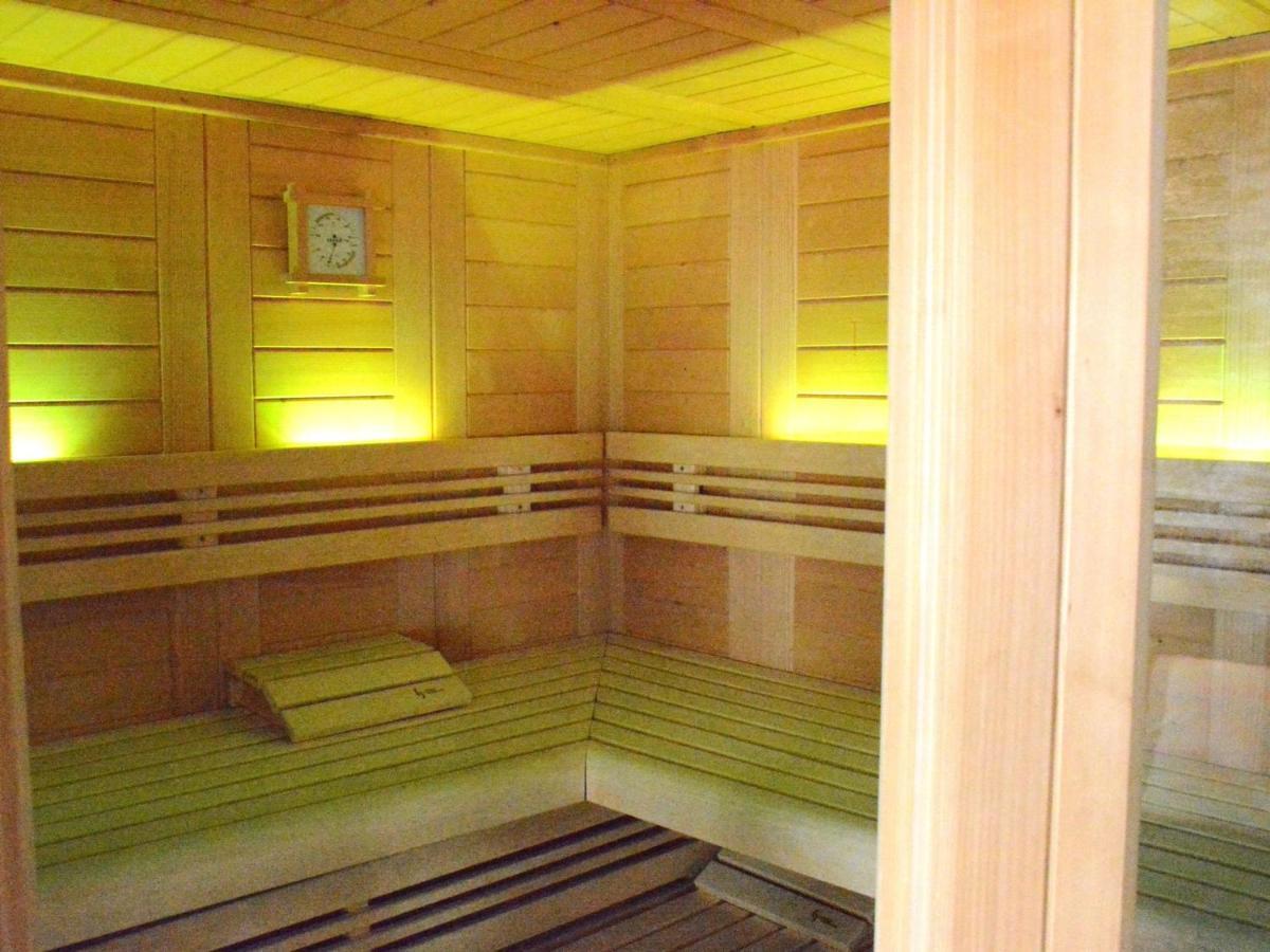 Villa With Hot Tub And Sauna Bièvre Rom bilde